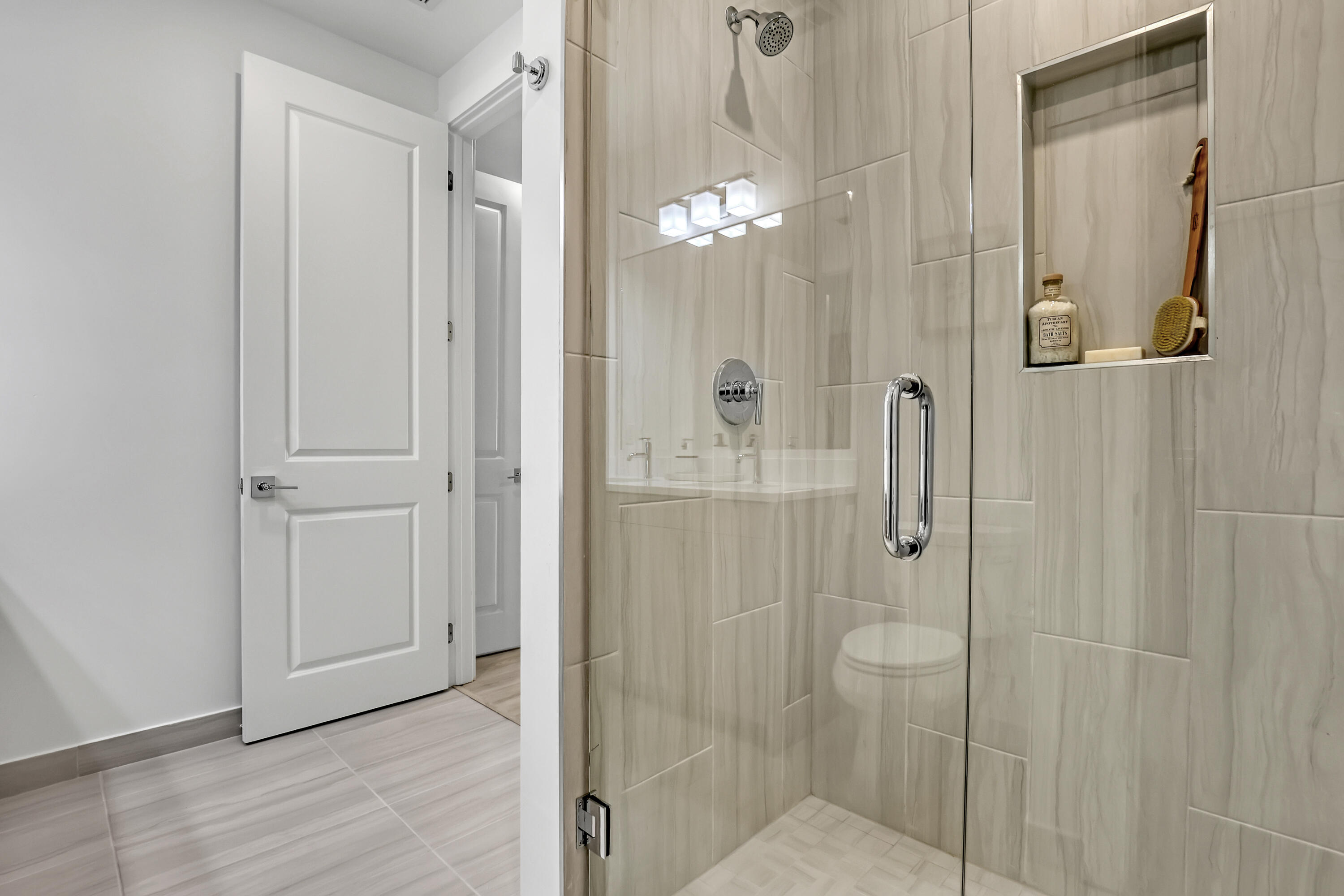 107 ROYAL PALM #107, Tequesta FL 33469