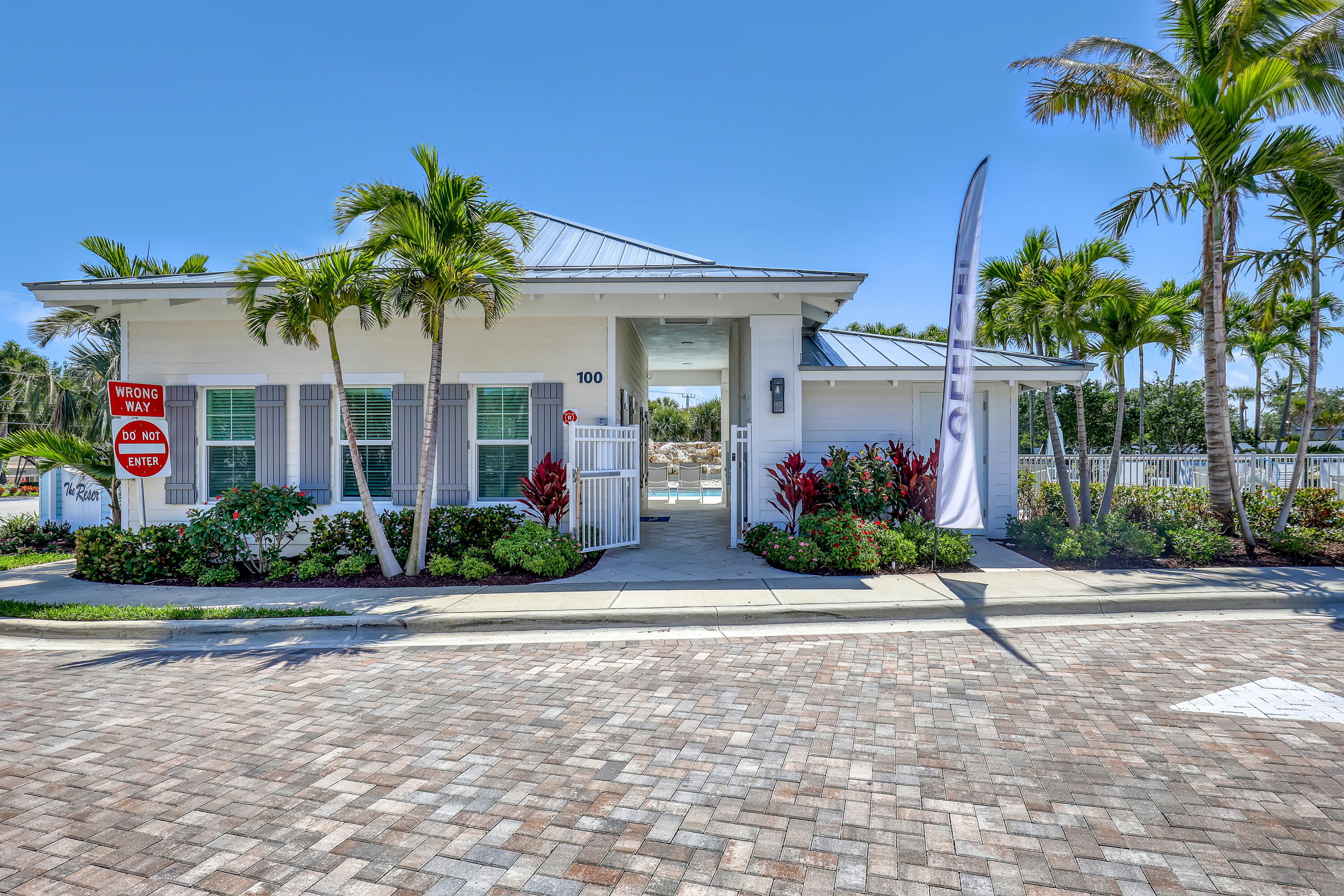 107 ROYAL PALM #107, Tequesta FL 33469
