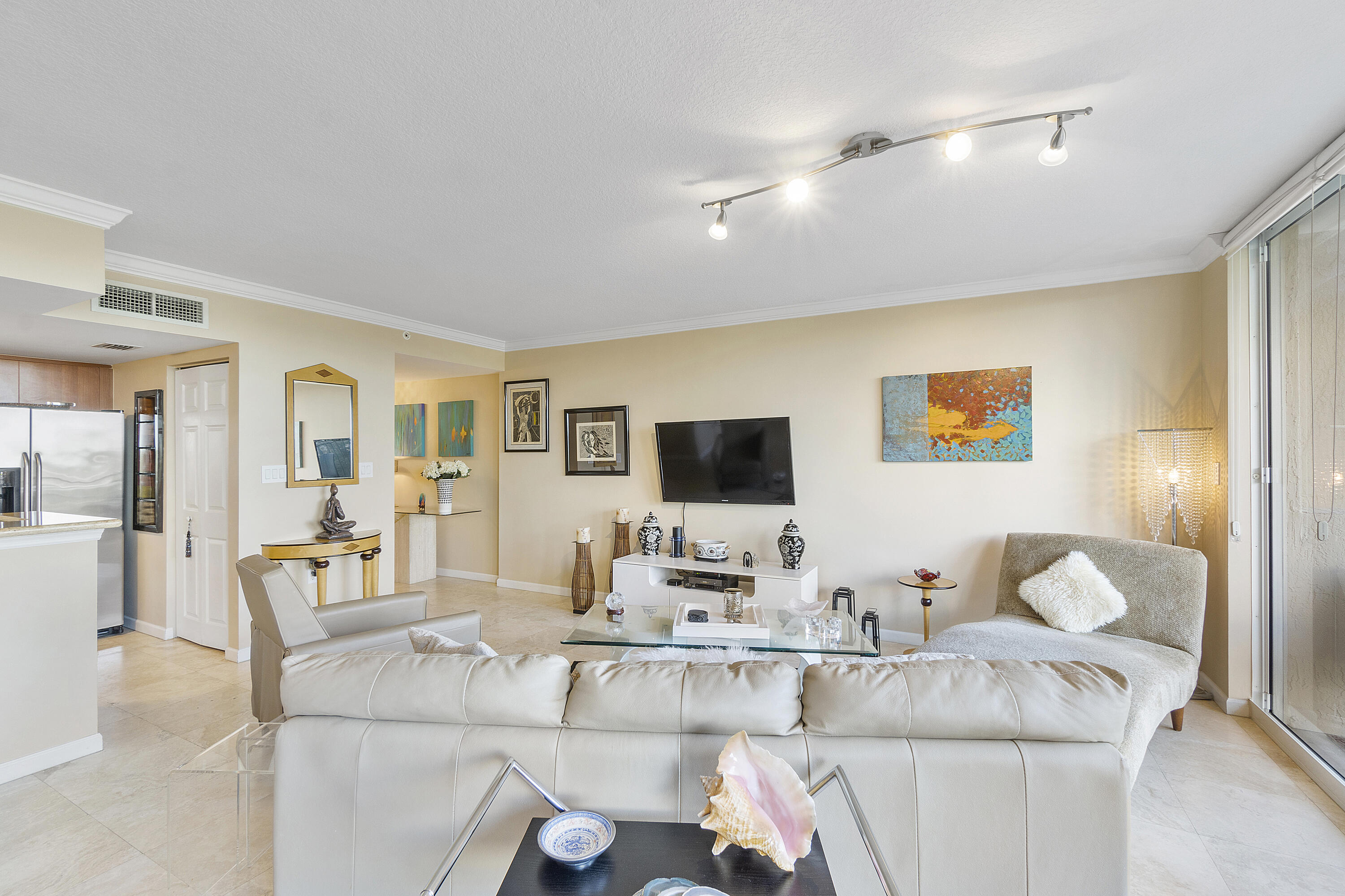 2011 N Ocean #304, Fort Lauderdale FL 33305