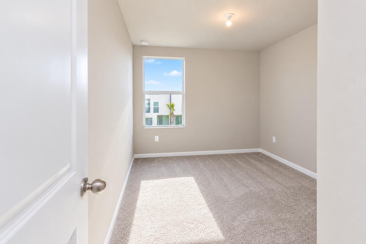 5648 MENTMORE, Mangonia Park FL 33407