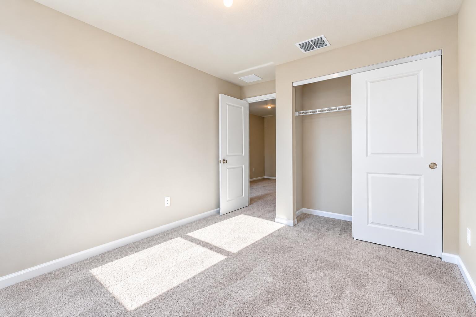 5648 MENTMORE, Mangonia Park FL 33407