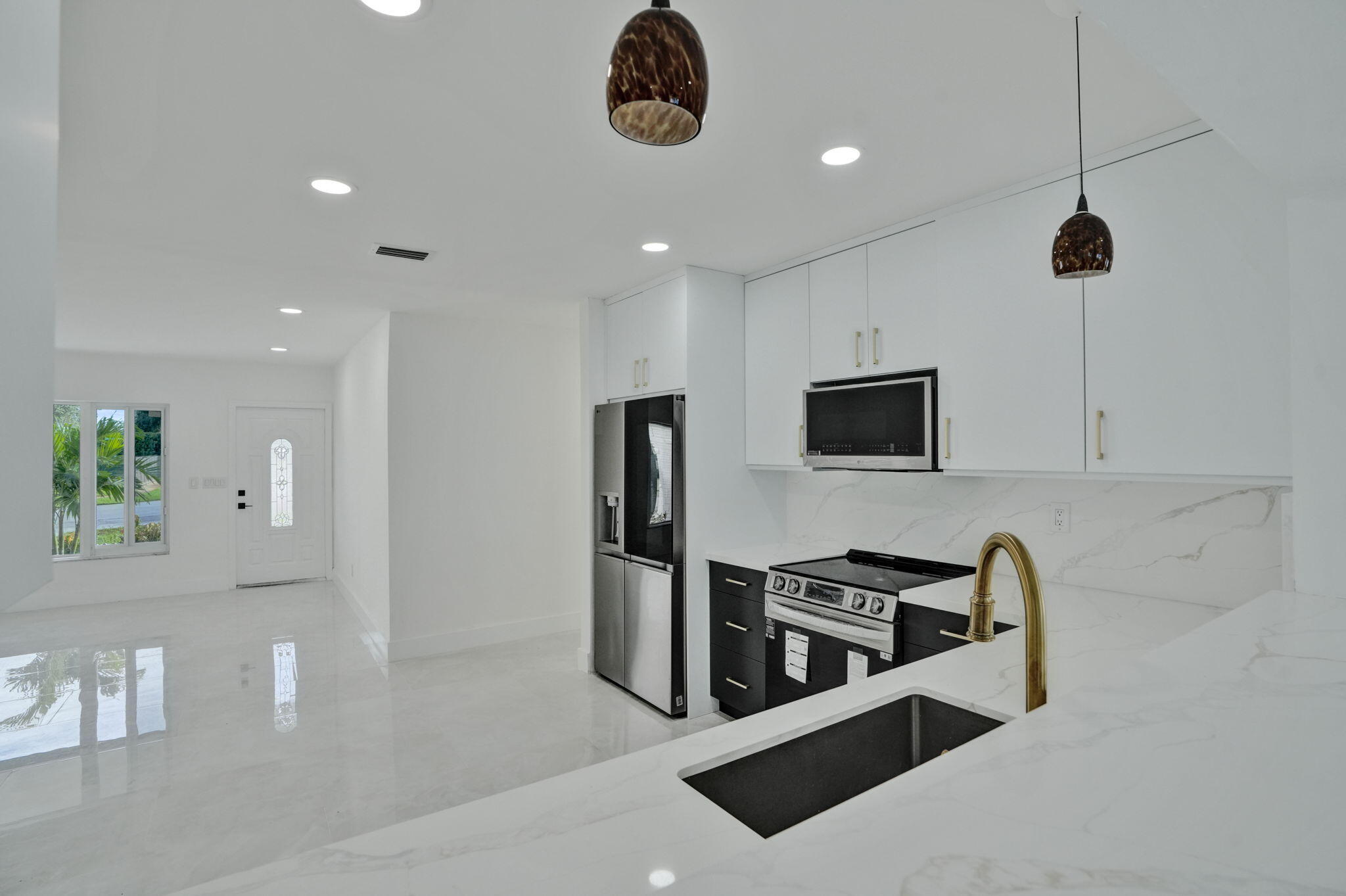 8351 NW 19TH, Pembroke Pines FL 33024