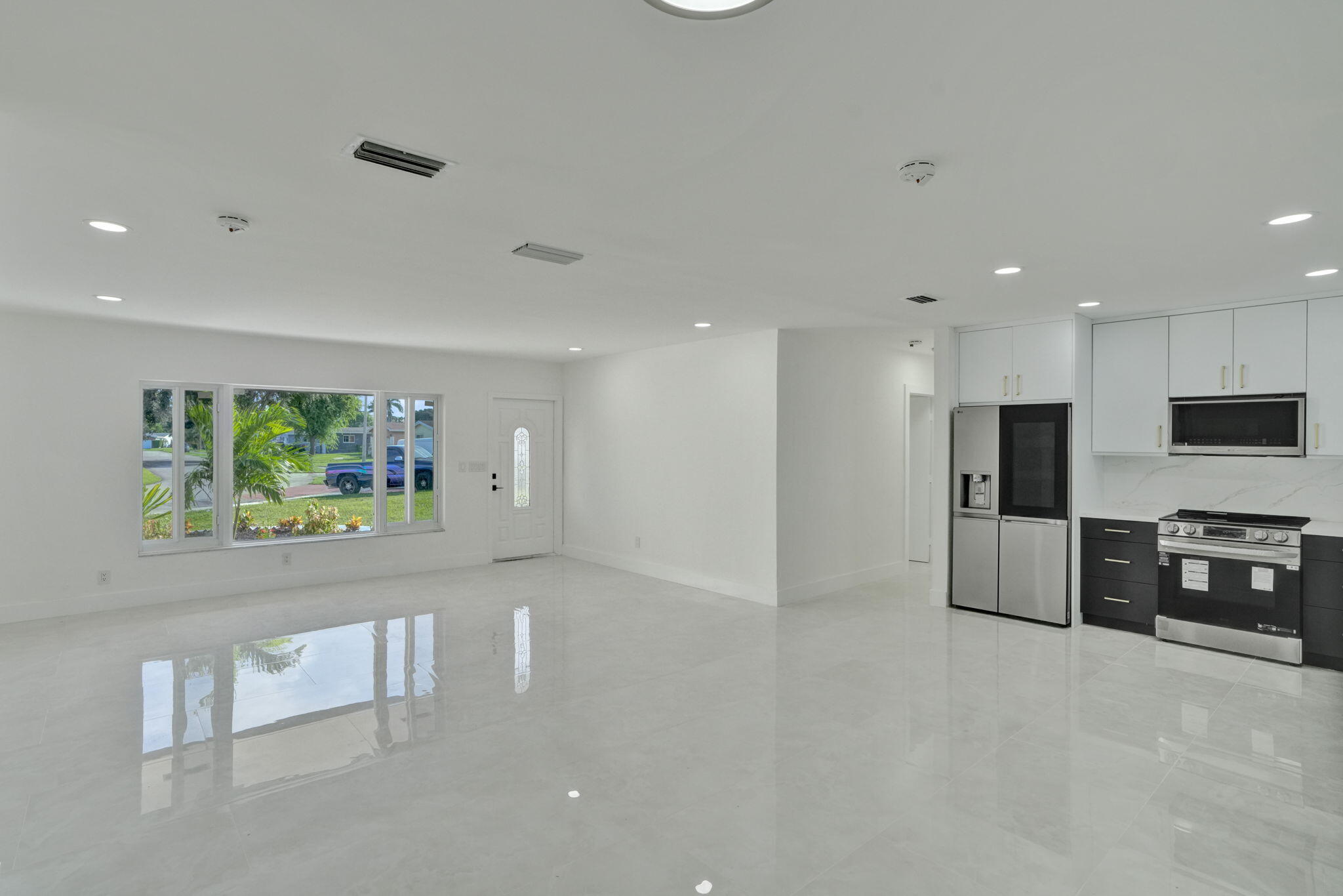 8351 NW 19TH, Pembroke Pines FL 33024