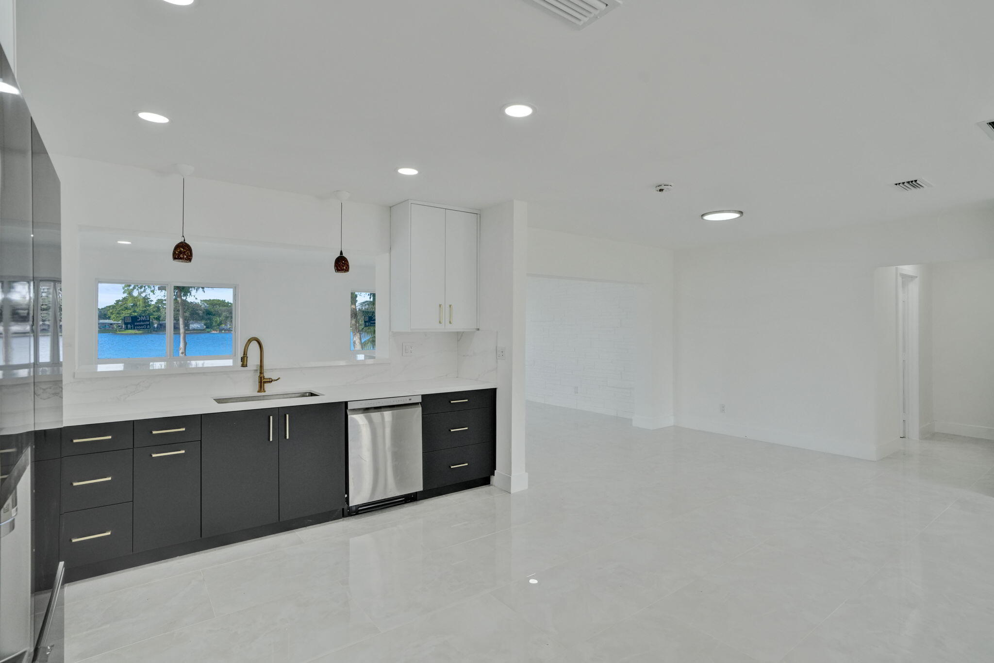 8351 NW 19TH, Pembroke Pines FL 33024
