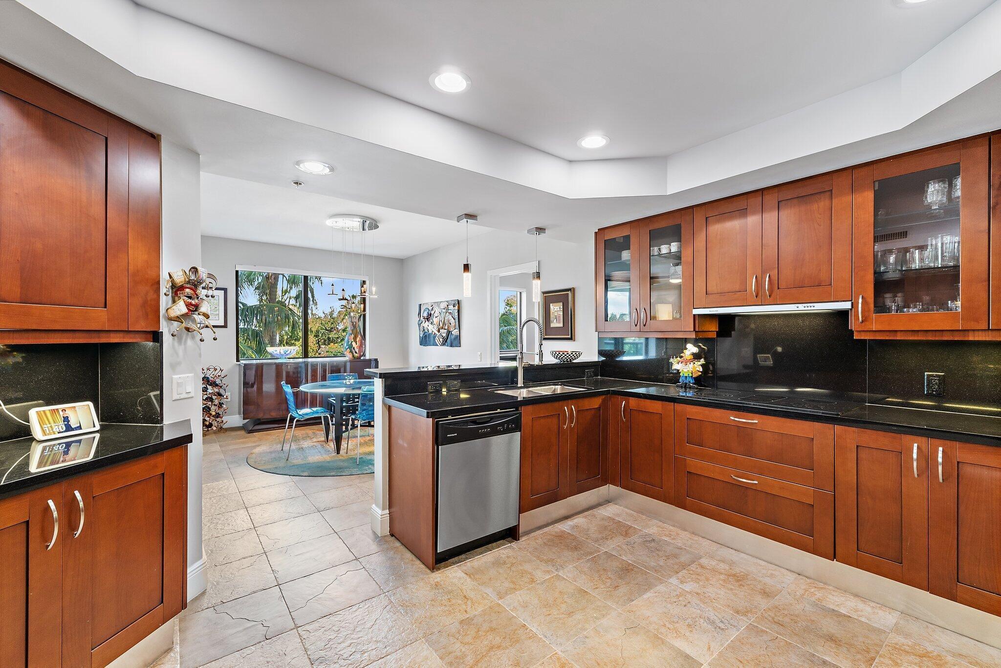 3630 Gardens #304c, Palm Beach Gardens FL 33410