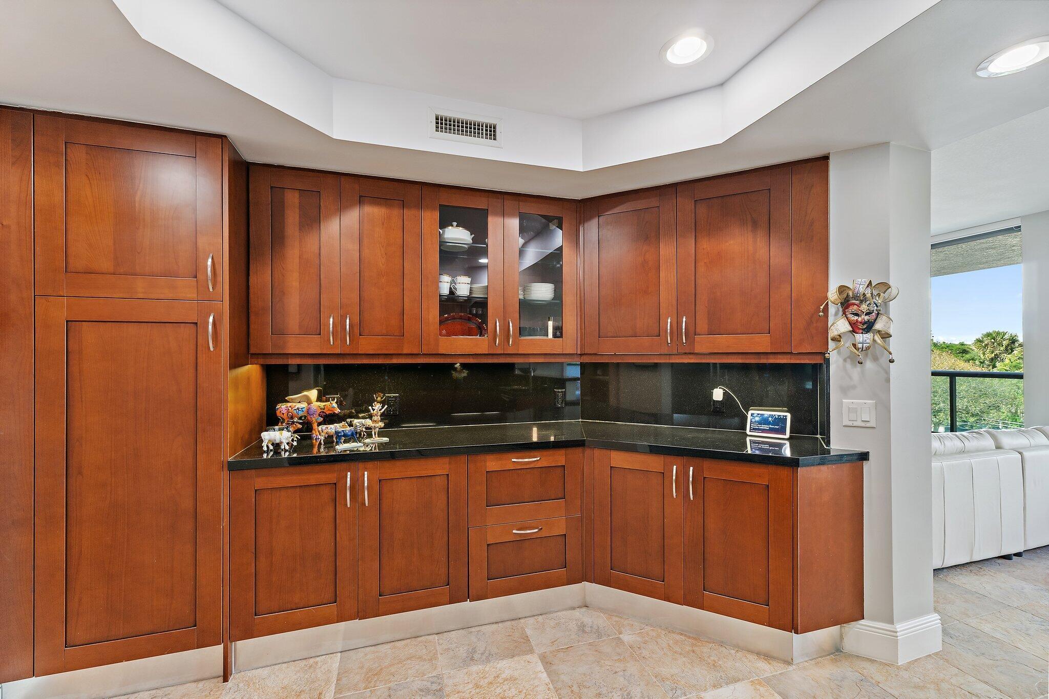 3630 Gardens #304c, Palm Beach Gardens FL 33410