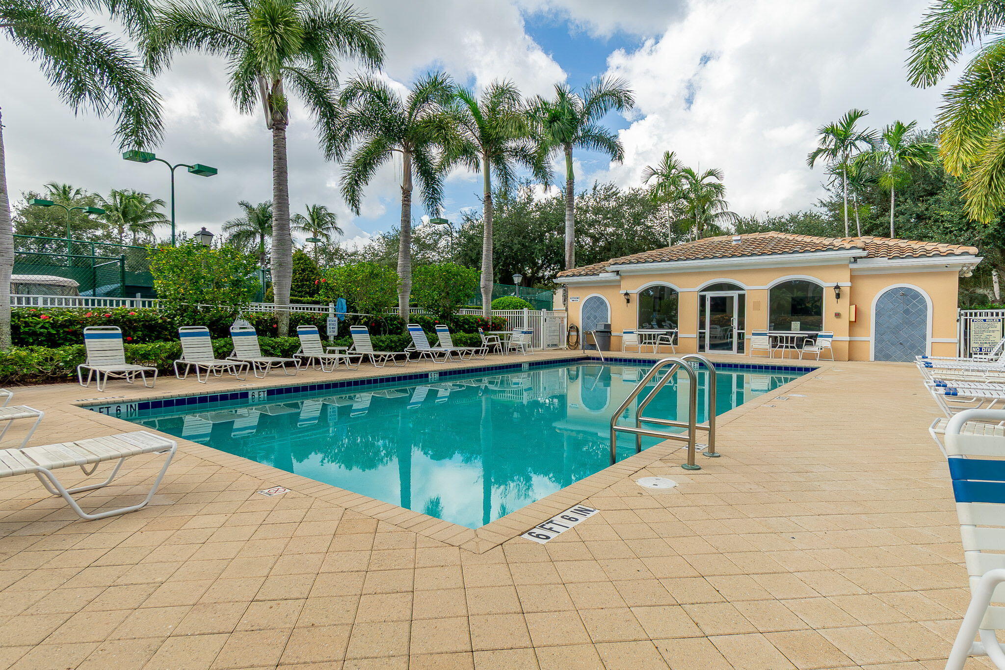 203 FORTUNA, Palm Beach Gardens FL 33410