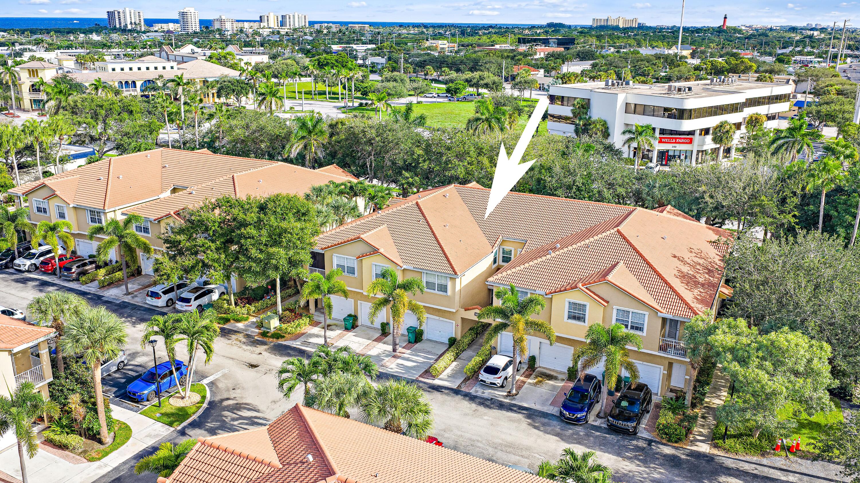 111 LIGHTHOUSE #D, Tequesta FL 33469