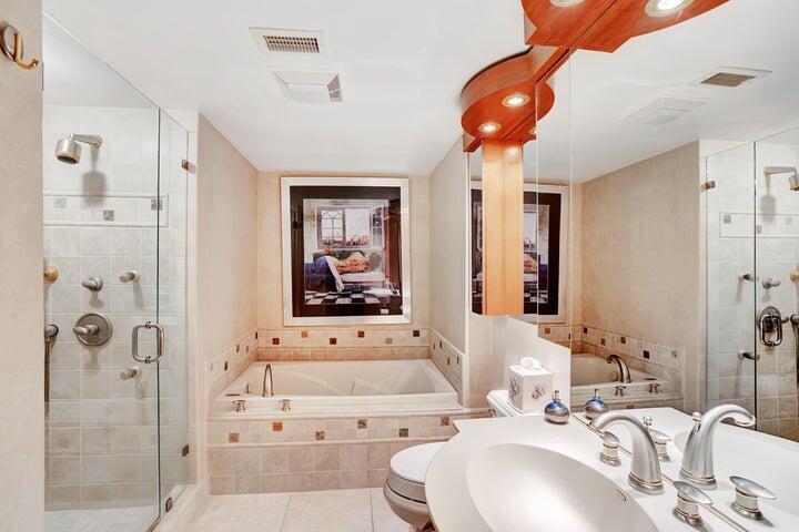 14 WESTGATE #14D, Boynton Beach FL 33436