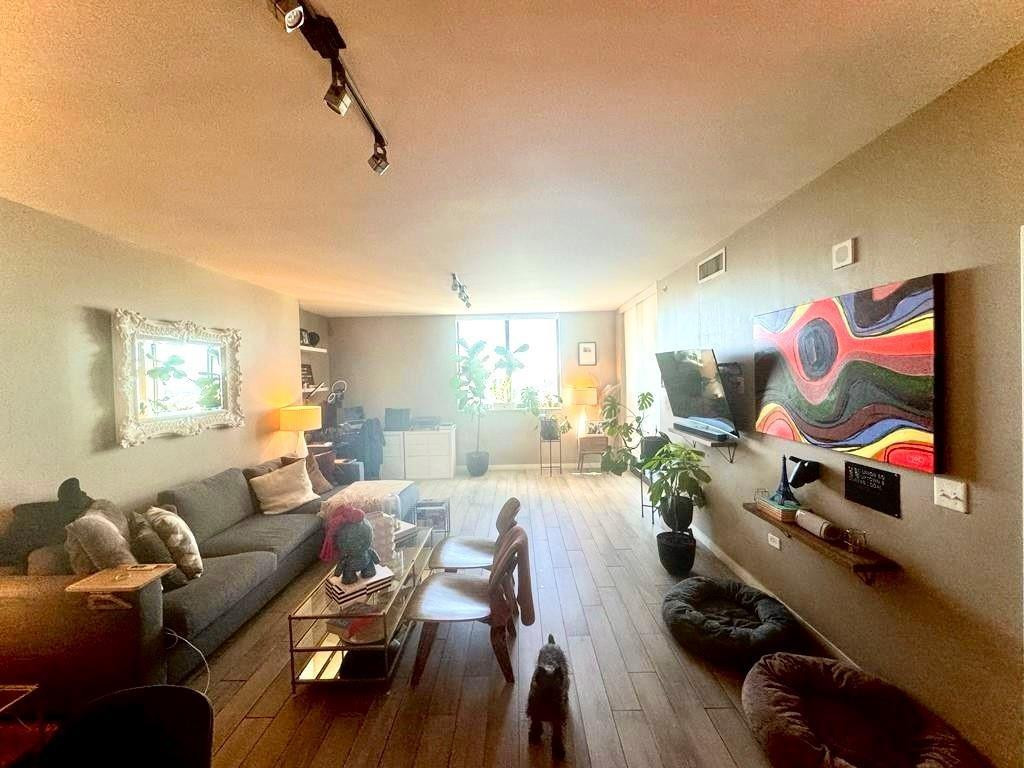 999 SW 1ST #3313, Miami FL 33130