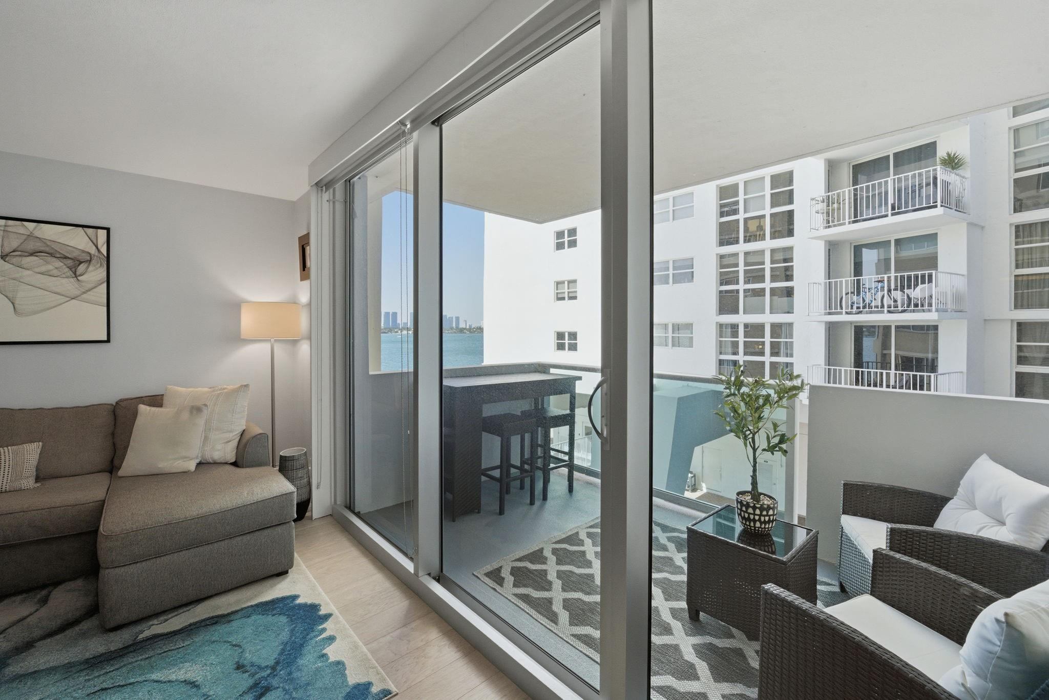 1200 West #324, Miami Beach FL 33139