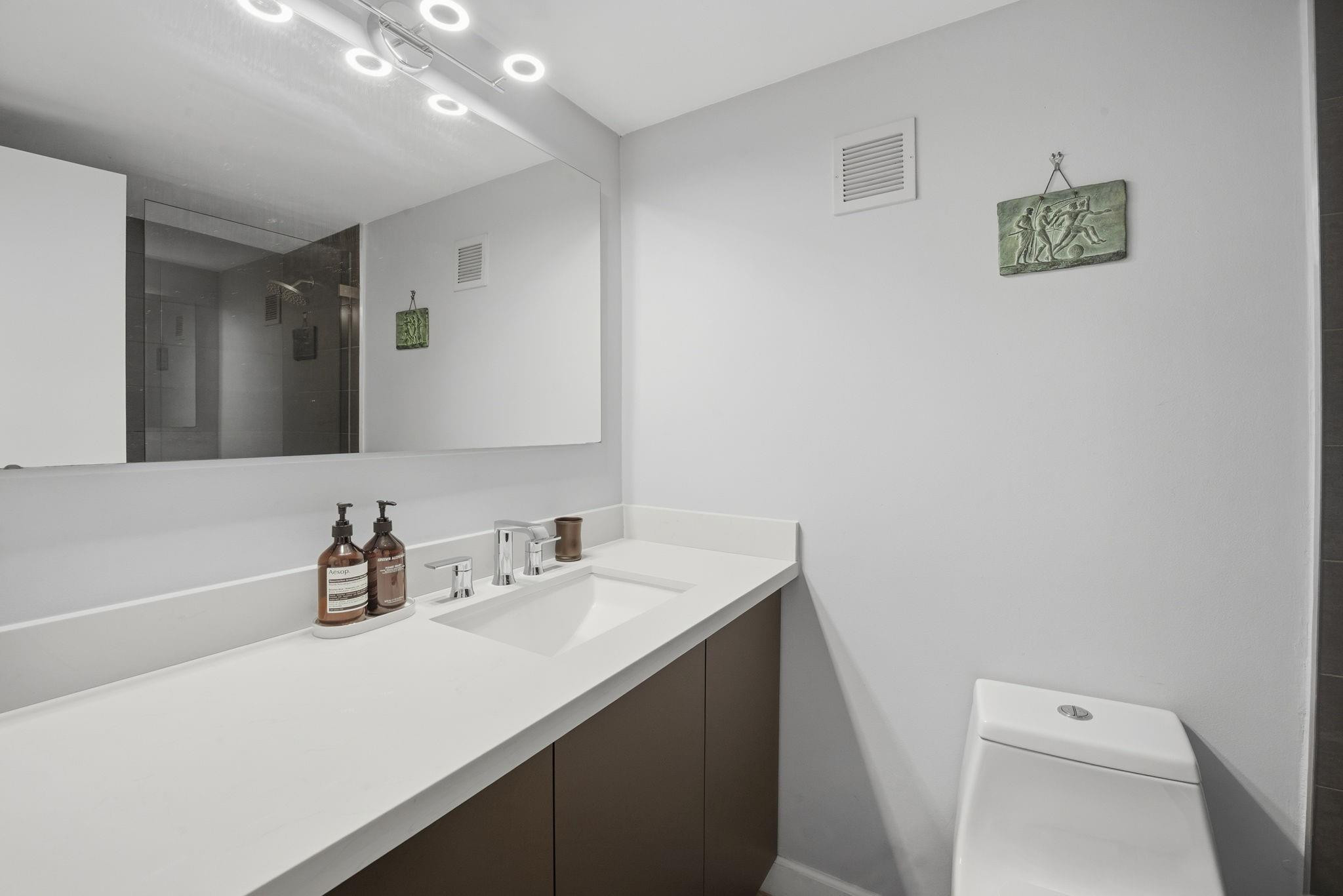 1200 West #324, Miami Beach FL 33139