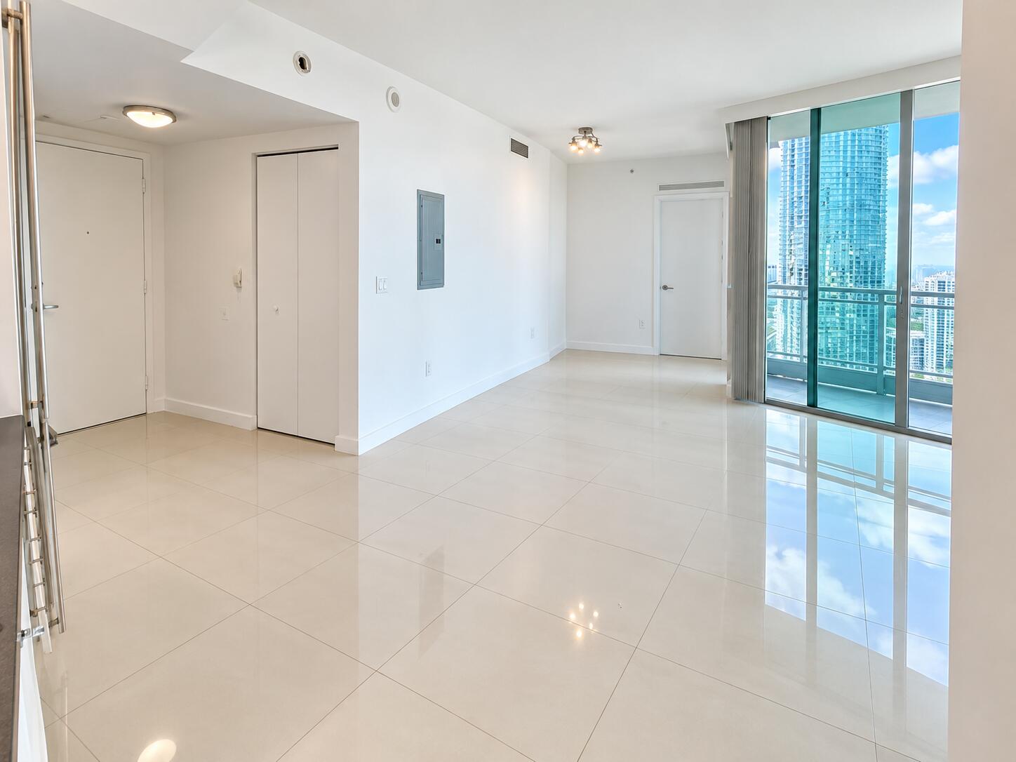 92 SW 3rd #4006, Miami FL 33130