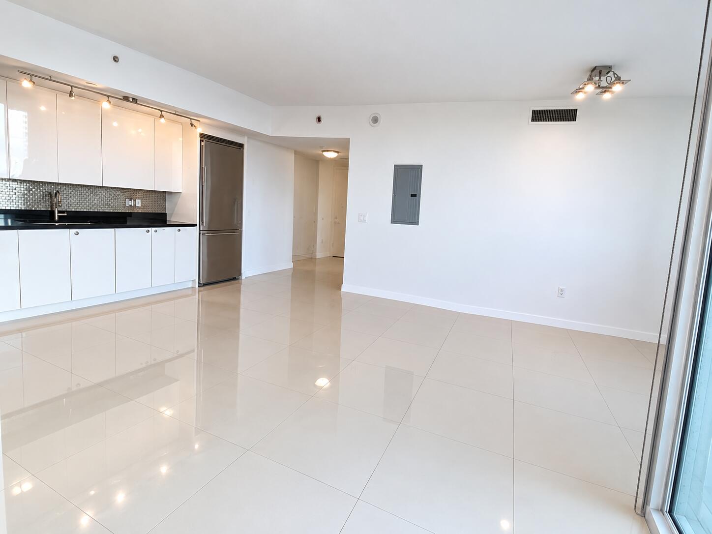 92 SW 3rd #4006, Miami FL 33130