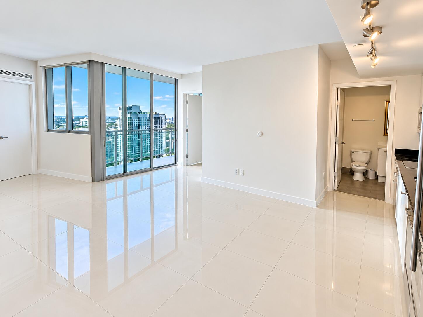 92 SW 3rd #4006, Miami FL 33130