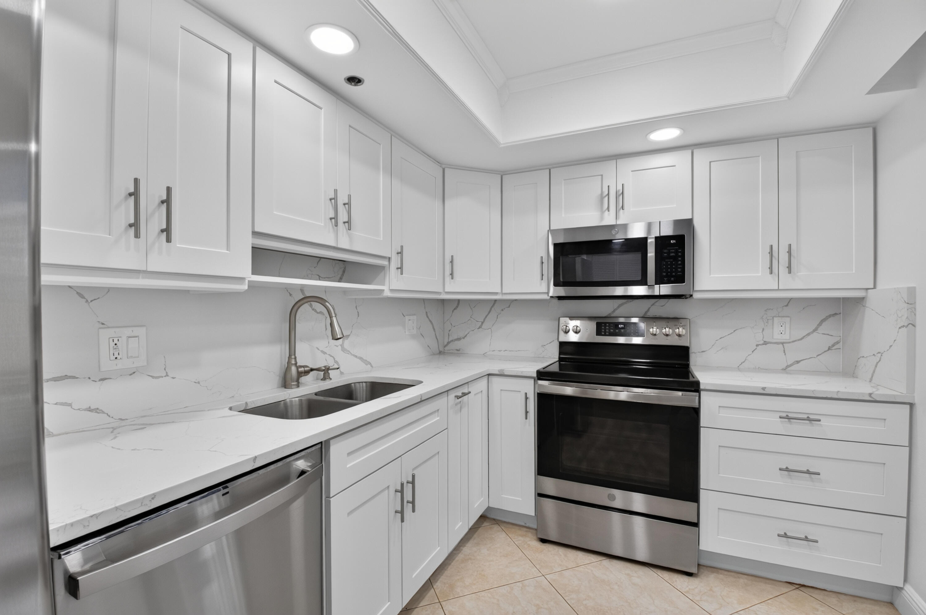 7786 Lakeside #614, Boca Raton FL 33434