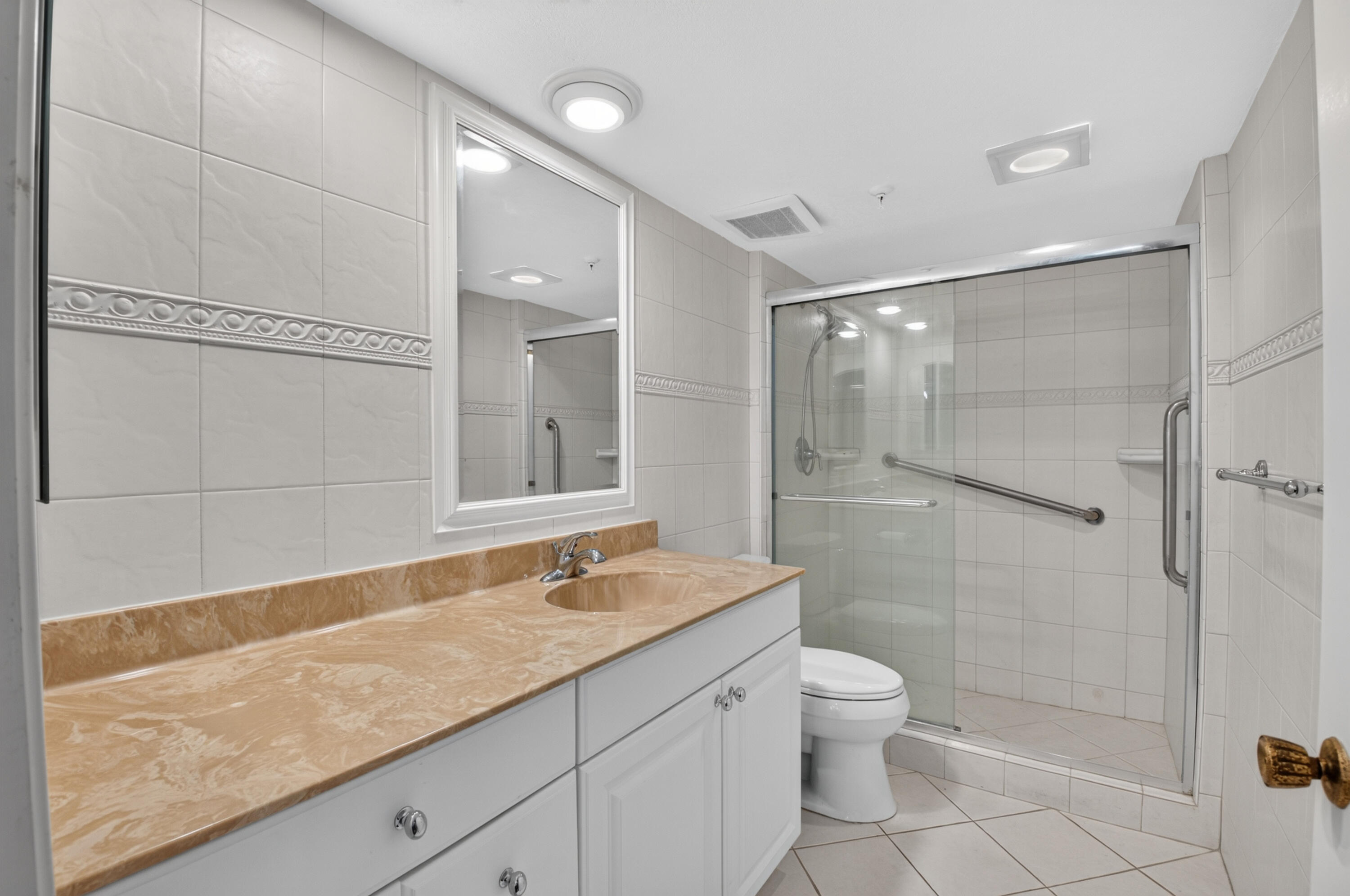 7786 Lakeside #614, Boca Raton FL 33434