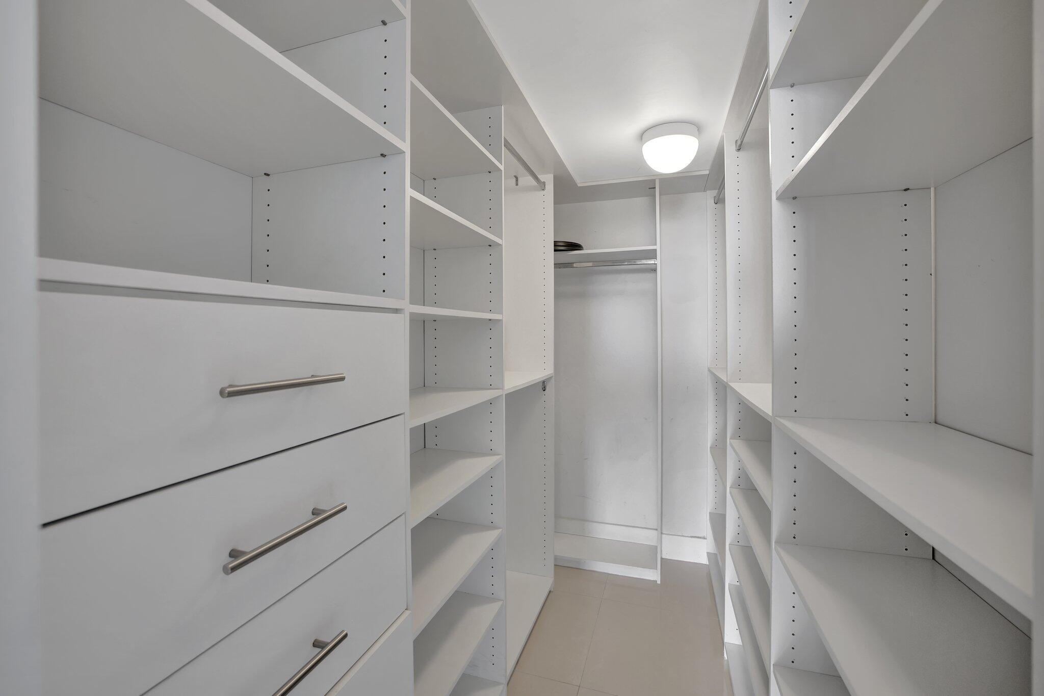 3701 N COUNTRY CLUB #907, Aventura FL 33180