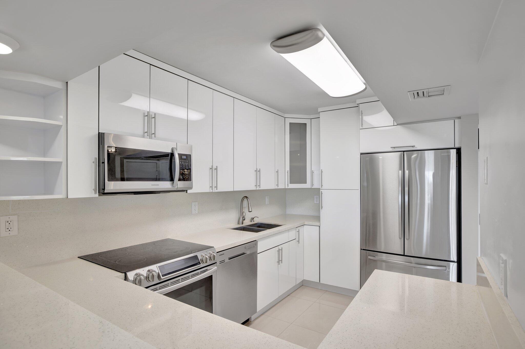 3701 N COUNTRY CLUB #907, Aventura FL 33180