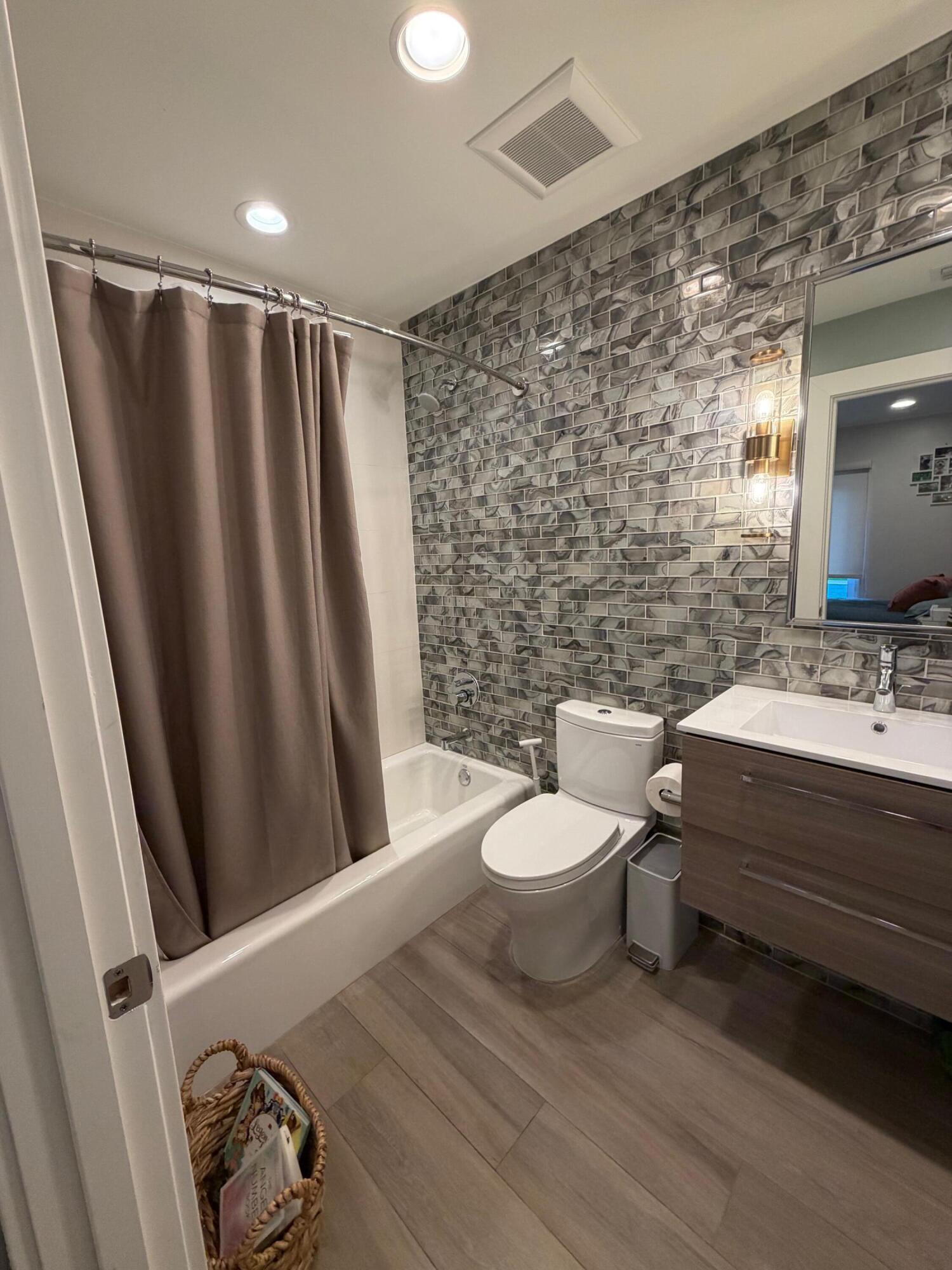 175 NE OLIVE, Boca Raton FL 33432