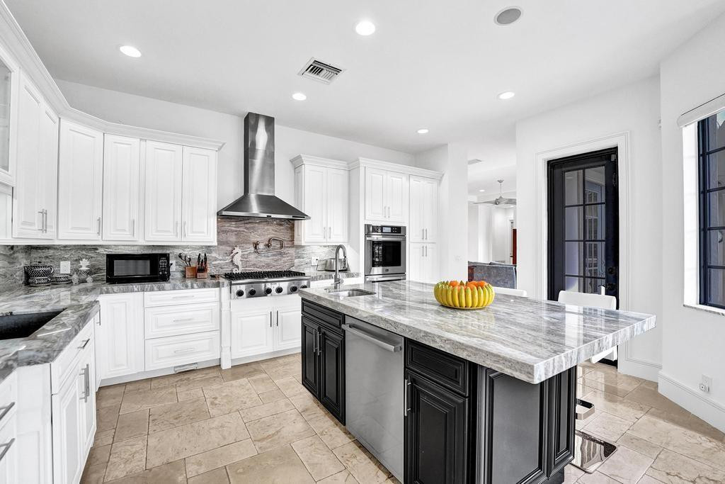 2340 NE 47TH, Lighthouse Point FL 33064