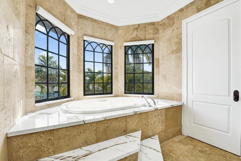 2340 NE 47TH, Lighthouse Point FL 33064