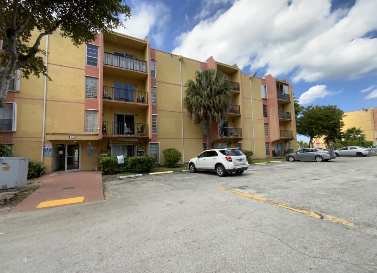 4709 NW 7th #109-9, Miami FL 33126