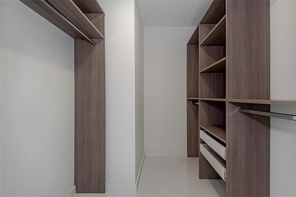 851 NE 1ST #2402, Miami FL 33132