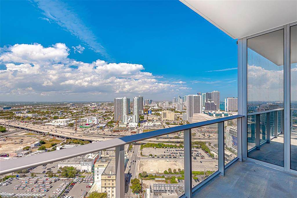 851 NE 1ST #2402, Miami FL 33132