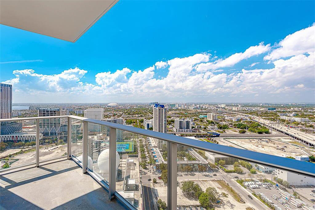 851 NE 1ST #2402, Miami FL 33132
