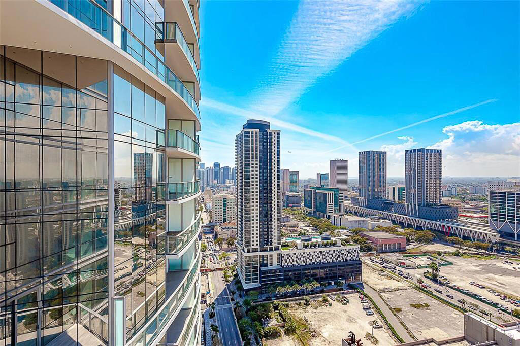851 NE 1ST #2402, Miami FL 33132