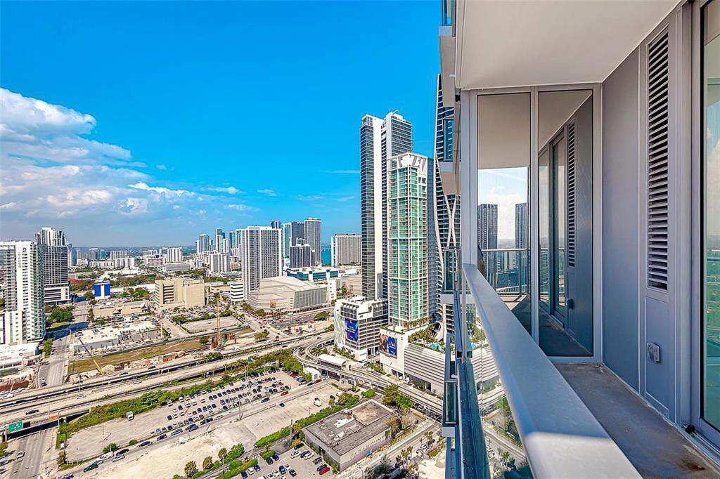 851 NE 1ST #2402, Miami FL 33132