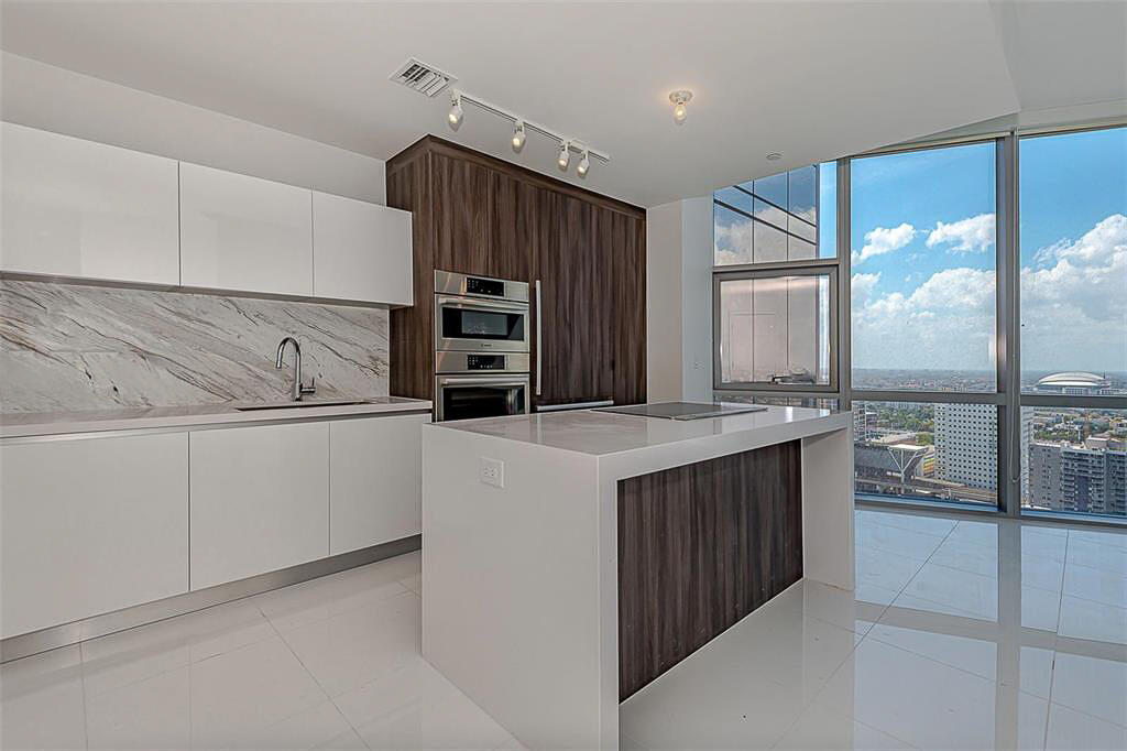 851 NE 1ST #2402, Miami FL 33132