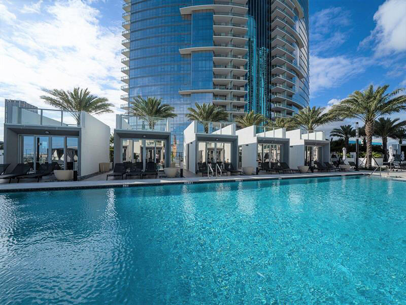 851 NE 1ST #2402, Miami FL 33132