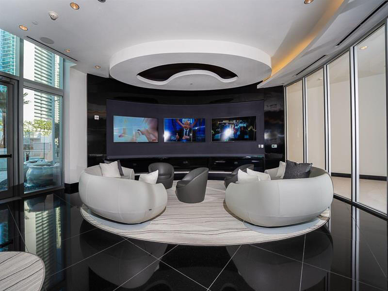 851 NE 1ST #2402, Miami FL 33132