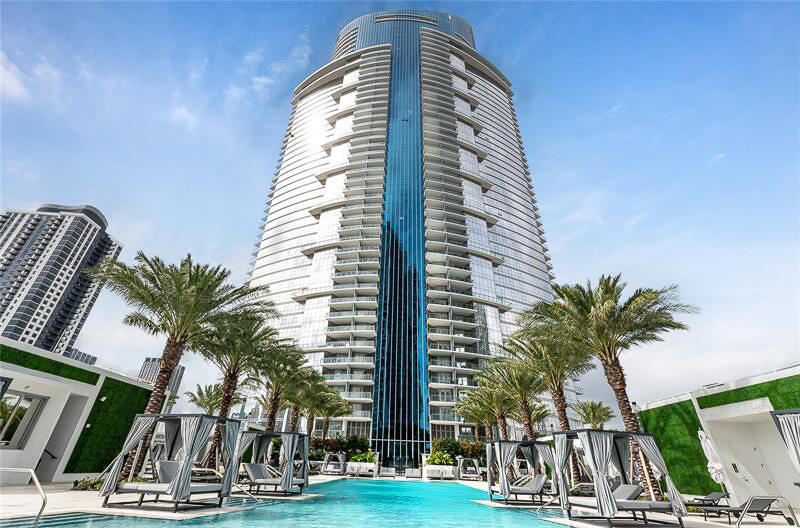 851 NE 1ST #2402, Miami FL 33132