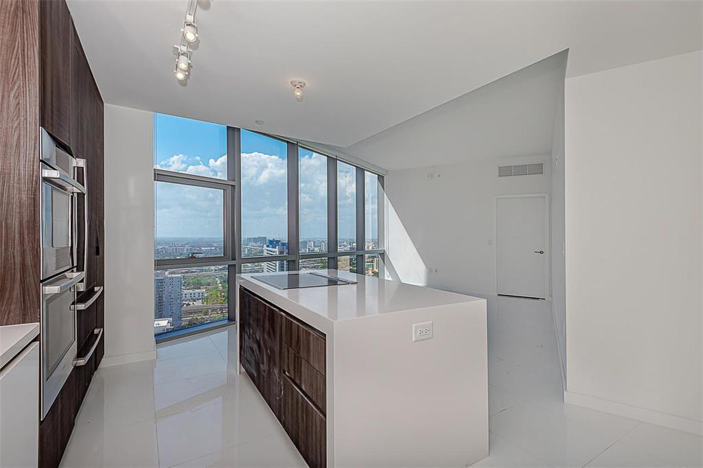 851 NE 1ST #2402, Miami FL 33132