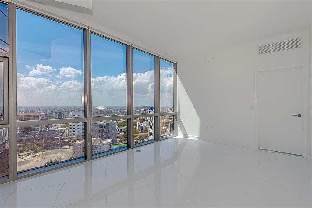 851 NE 1ST #2402, Miami FL 33132