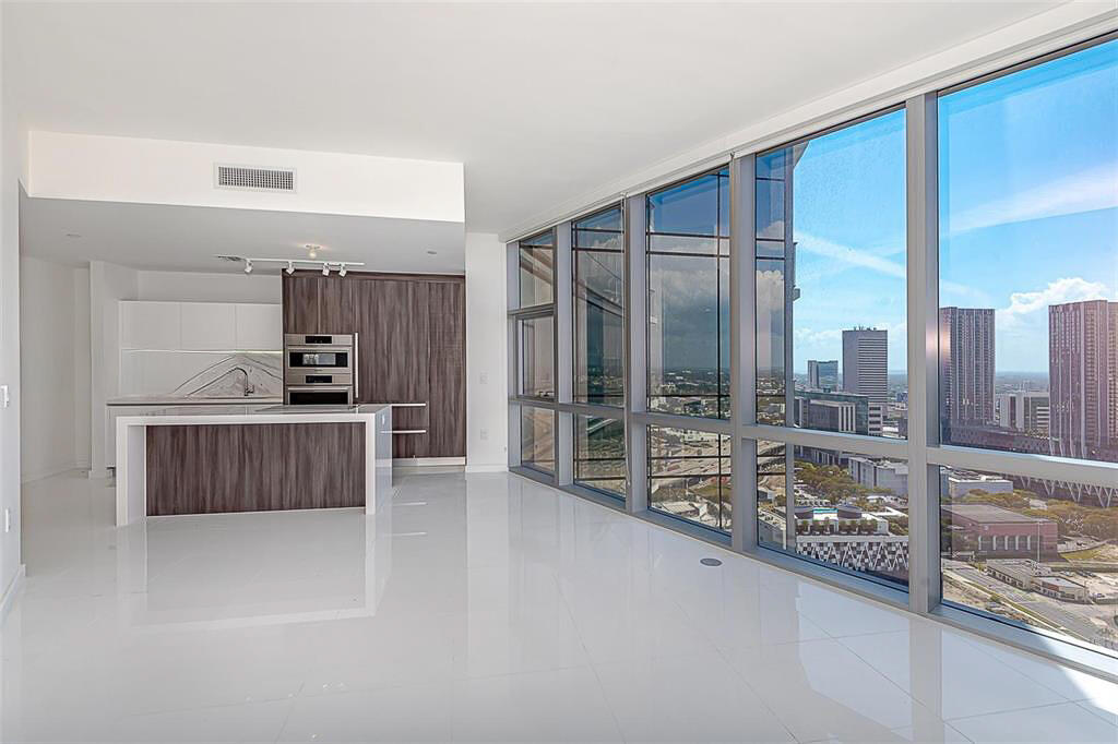 851 NE 1ST #2402, Miami FL 33132