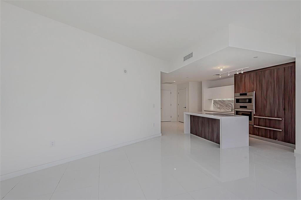851 NE 1ST #2402, Miami FL 33132