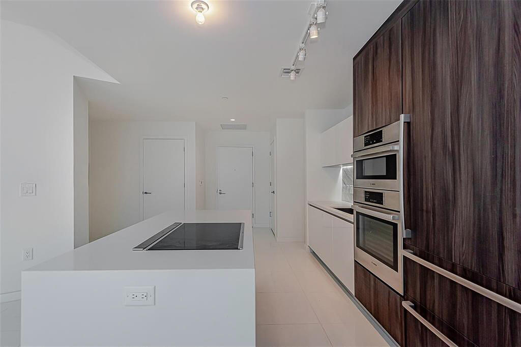 851 NE 1ST #2402, Miami FL 33132