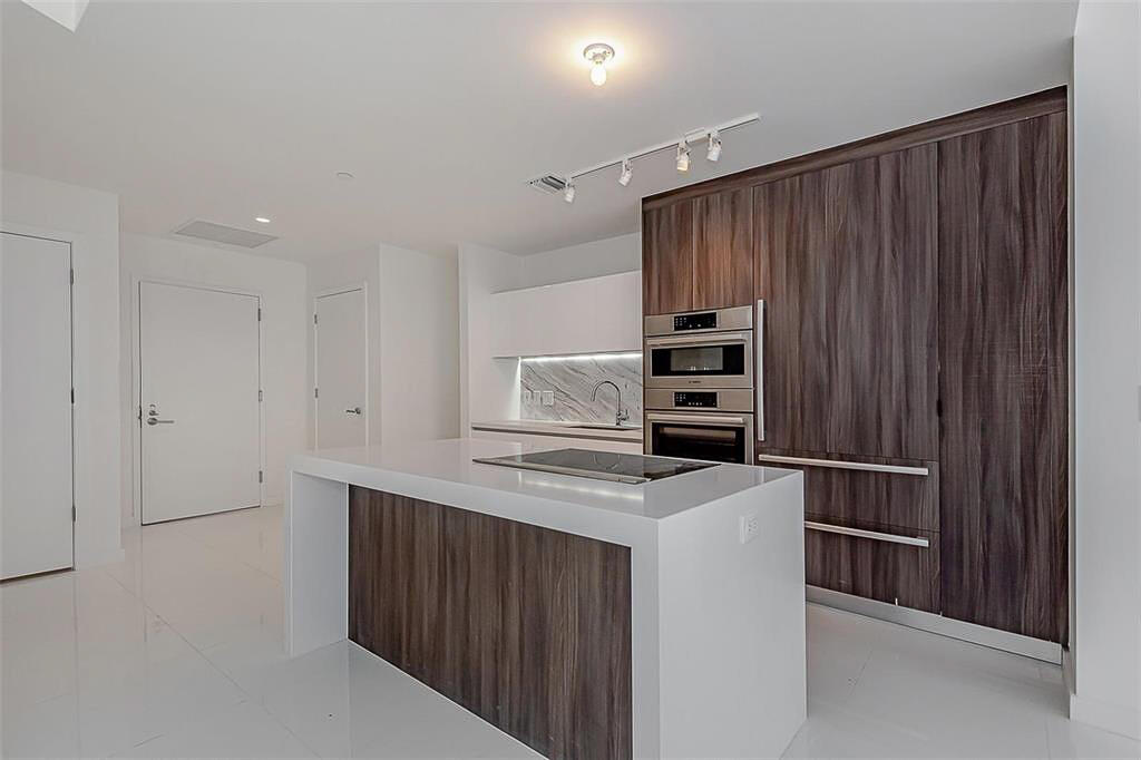 851 NE 1ST #2402, Miami FL 33132