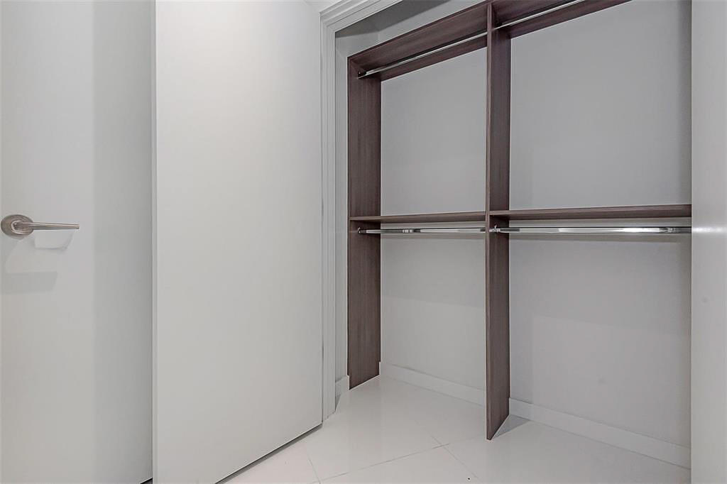 851 NE 1ST #2402, Miami FL 33132