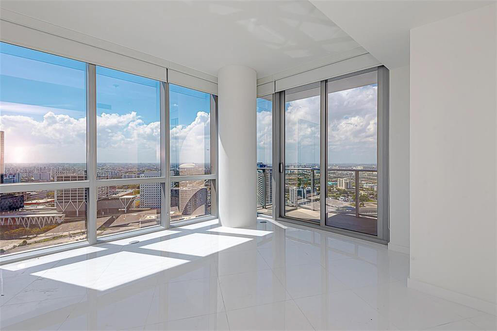 851 NE 1ST #2402, Miami FL 33132