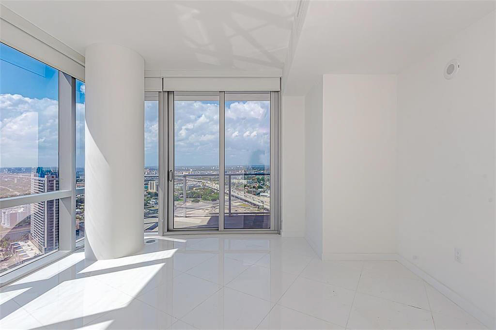 851 NE 1ST #2402, Miami FL 33132