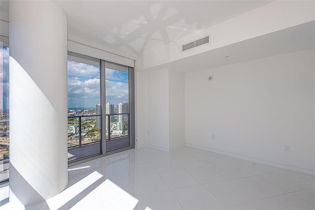 851 NE 1ST #2402, Miami FL 33132