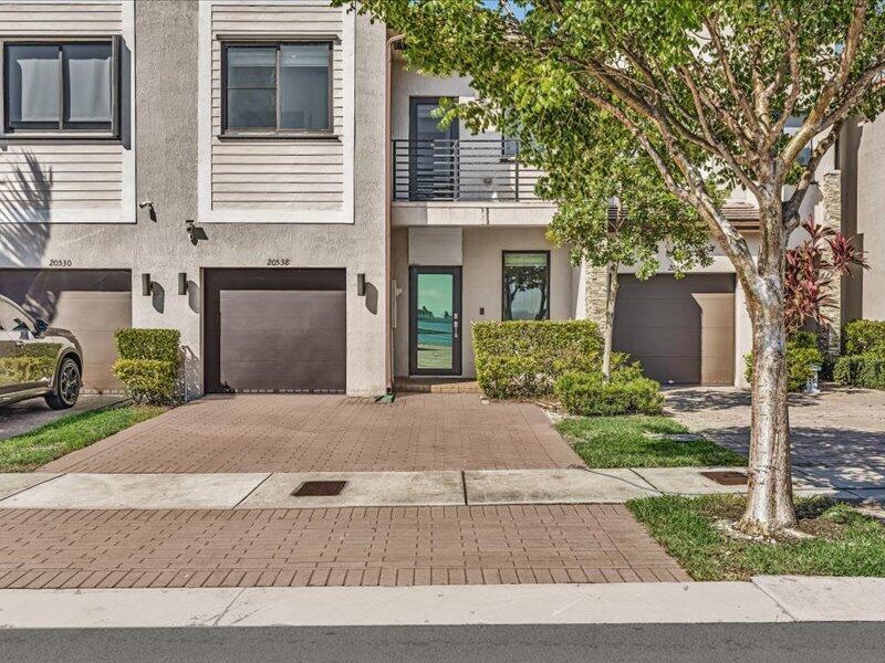 20538 NE 2ND, Miami FL 33179