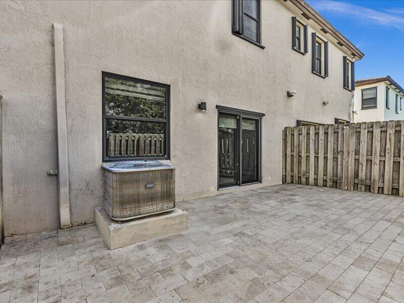 20538 NE 2ND, Miami FL 33179