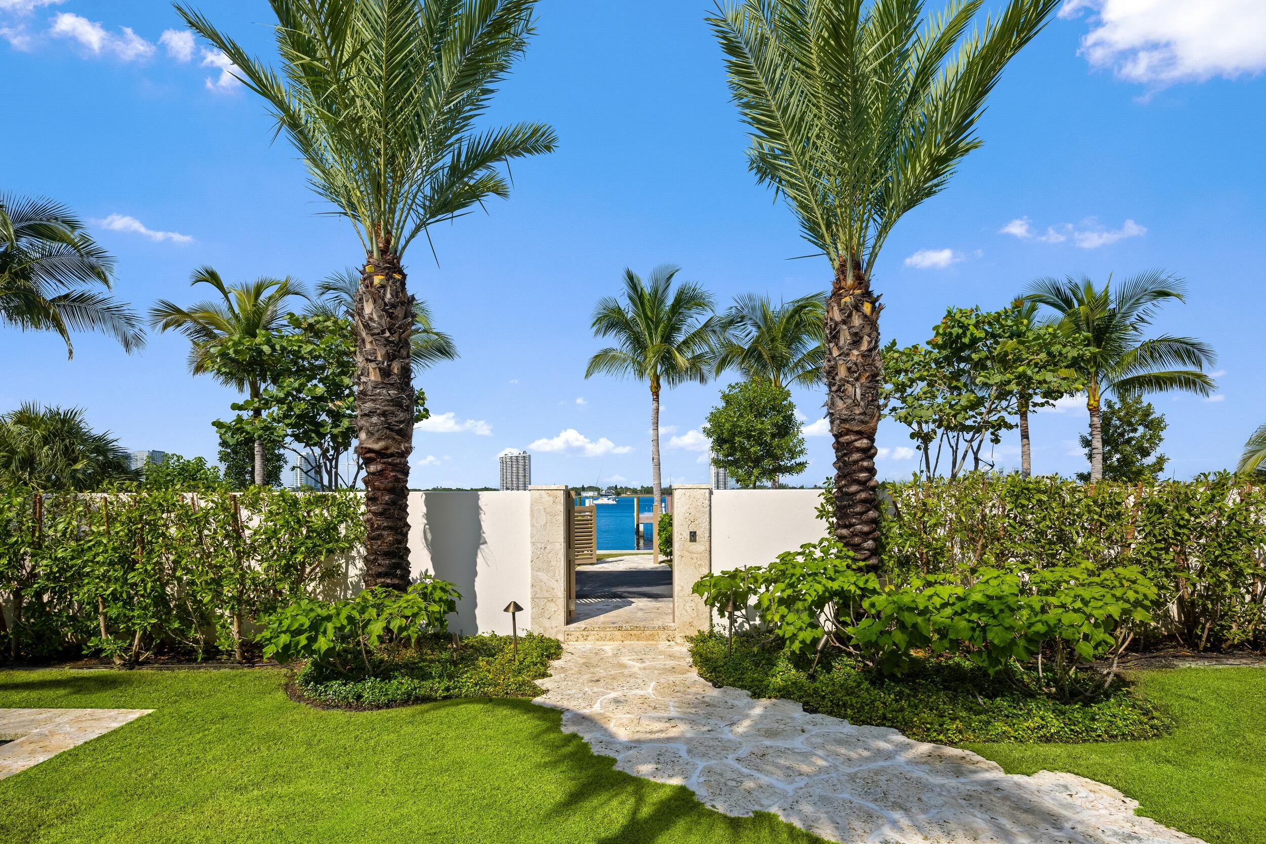 1265 N Lake, Palm Beach FL 33480