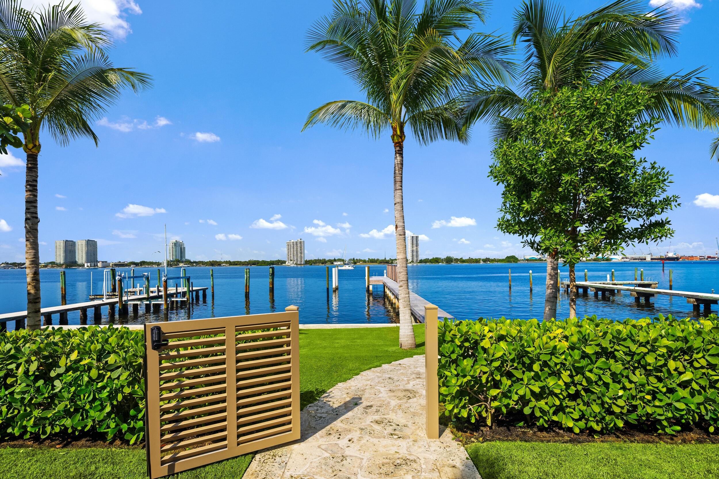 1265 N Lake, Palm Beach FL 33480